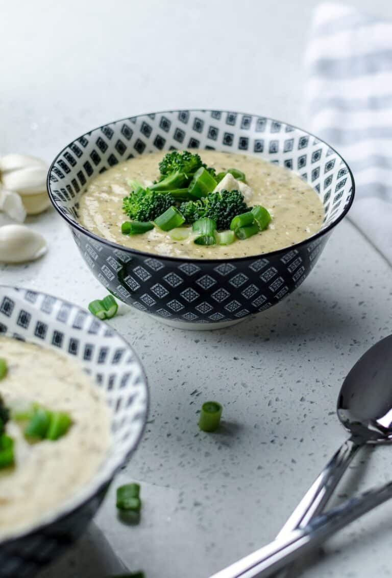 Keto creamy broccoli soup